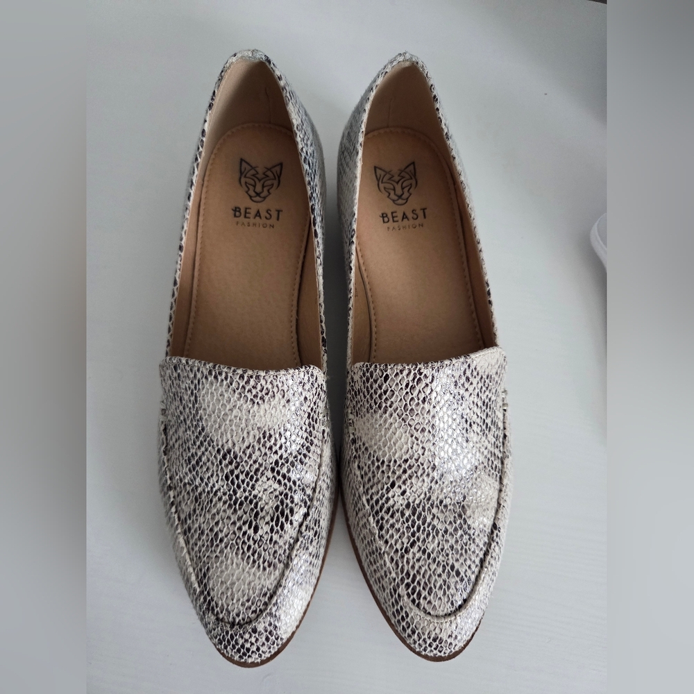 BEAST FASHION Snakeskin Loafers - Black and White